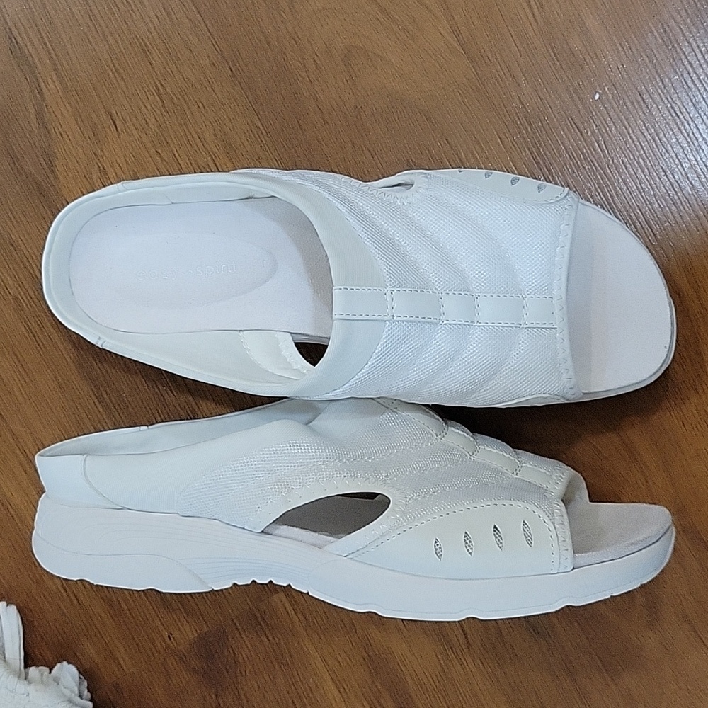 Easy Spirit Traicee2 bright white sandals 9.5 Wide lightweight New w/tag…